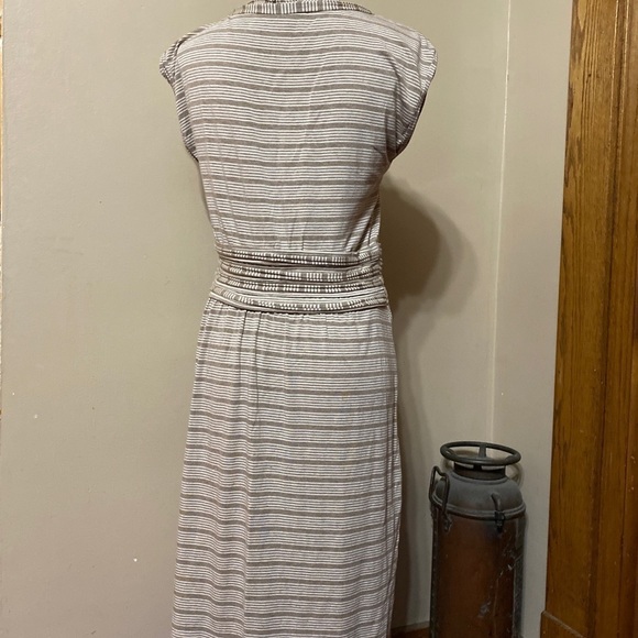 𝅺MAX EDITION SZ M TAN  STRETCH KNIT WAIST DRESS - Picture 3 of 7